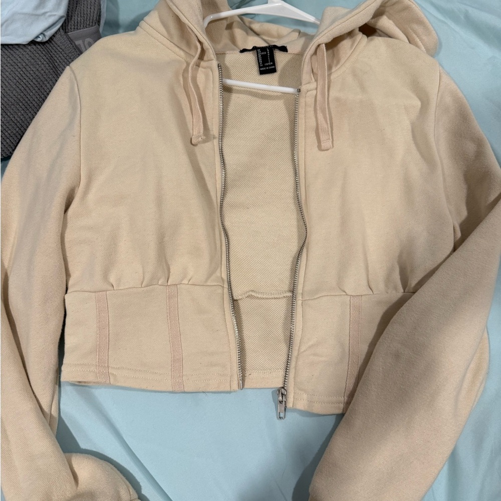 Cream Cropped Hoodie corset look